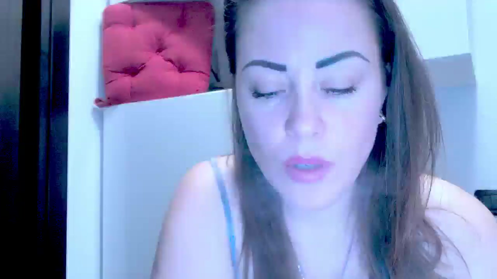 Gallery image thumbnail from Mrsfoxy's myfreecams stream on, 11/19/2025, 16:20 image 9 of 20