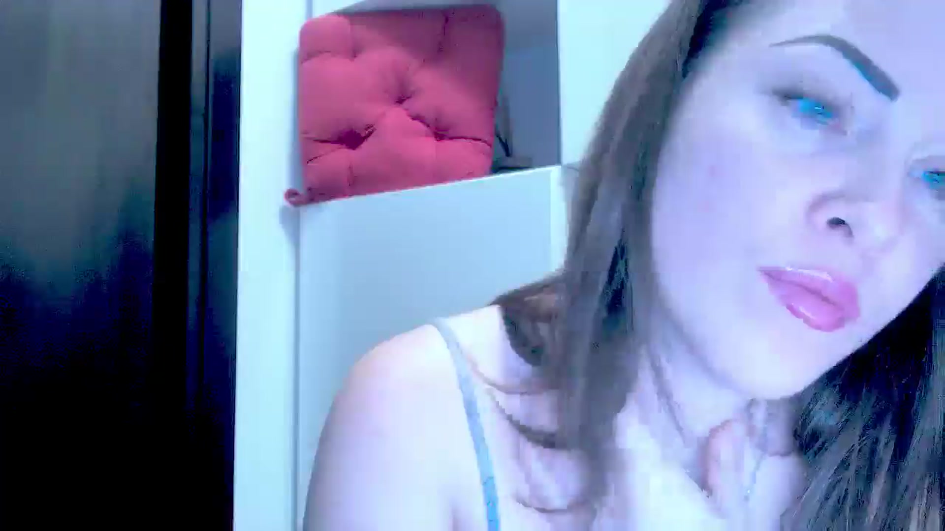 Gallery image thumbnail from Mrsfoxy's myfreecams stream on, 11/19/2025, 16:20 image 5 of 20