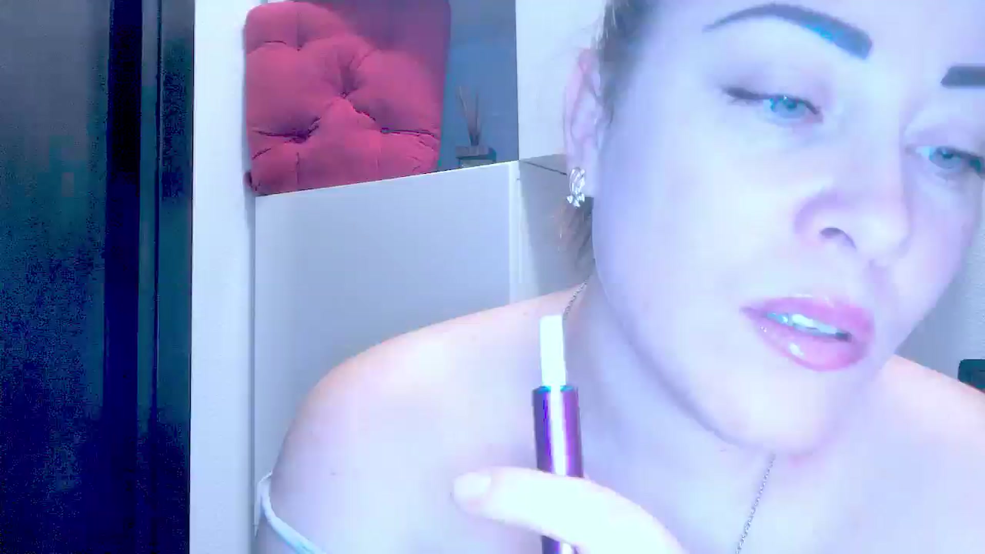 Gallery image thumbnail from Mrsfoxy's myfreecams stream on, 12/03/2025, 16:19 image 16 of 20