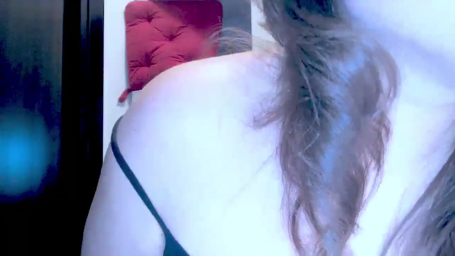 Gallery image thumbnail from Mrsfoxy's myfreecams stream on, 12/18/2025, 14:59 image 10 of 20
