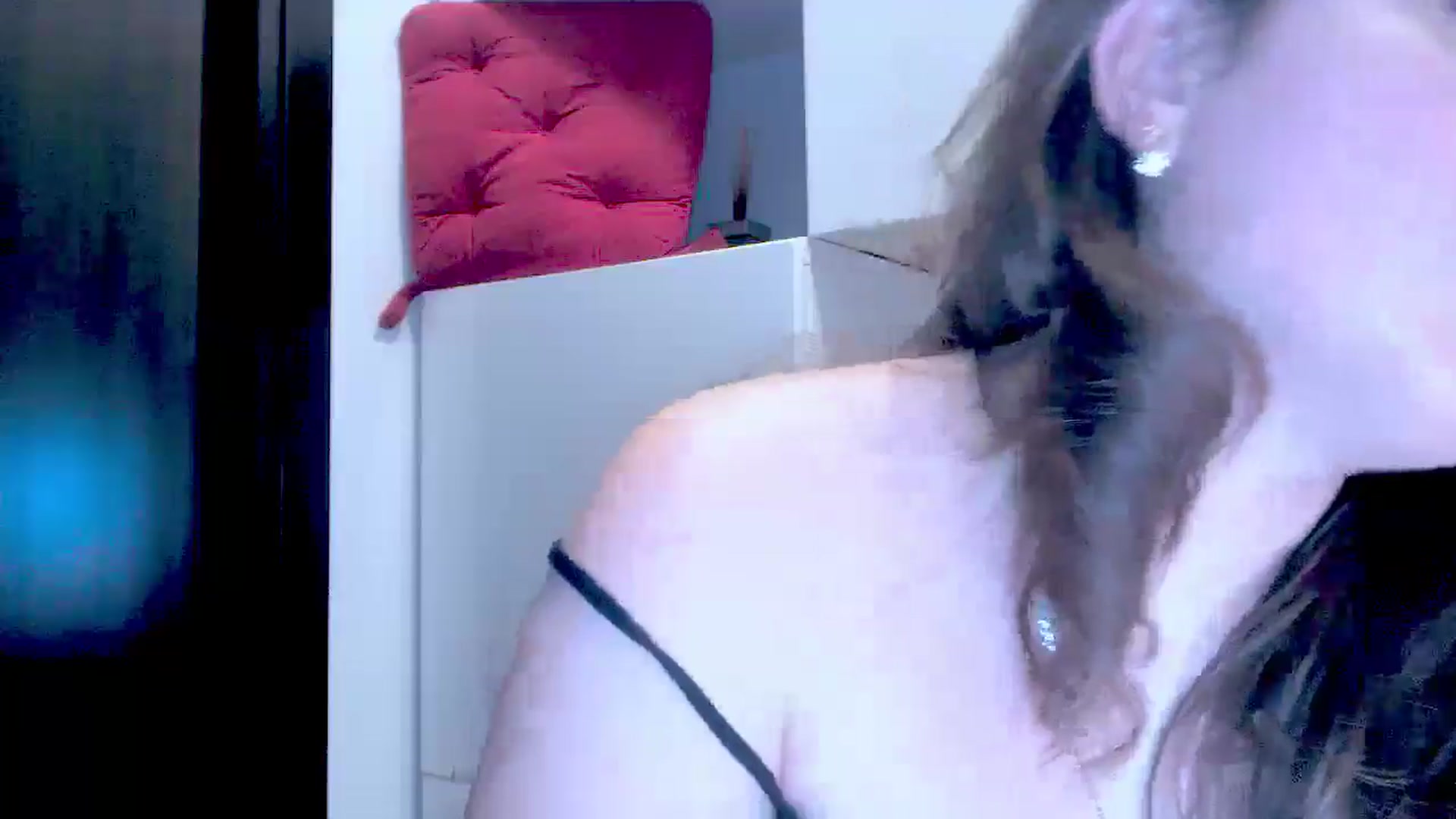 Gallery image thumbnail from Mrsfoxy's myfreecams stream on, 12/18/2025, 14:59 image 11 of 20