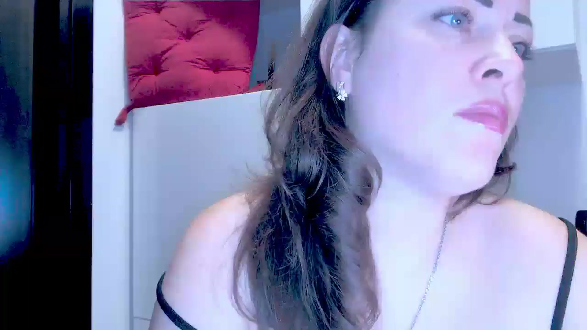 Gallery image thumbnail from Mrsfoxy's myfreecams stream on, 12/18/2025, 16:27 image 2 of 20