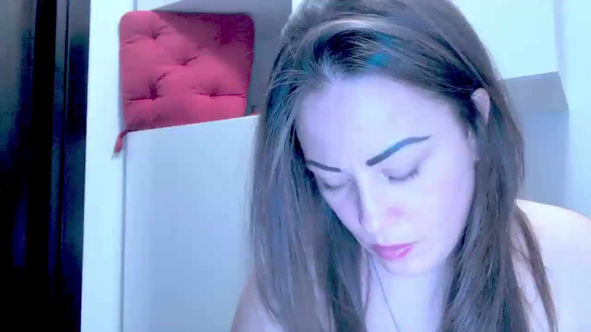 Gallery image thumbnail from Mrsfoxy's myfreecams stream on, 12/19/2025, 15:13 image 10 of 20