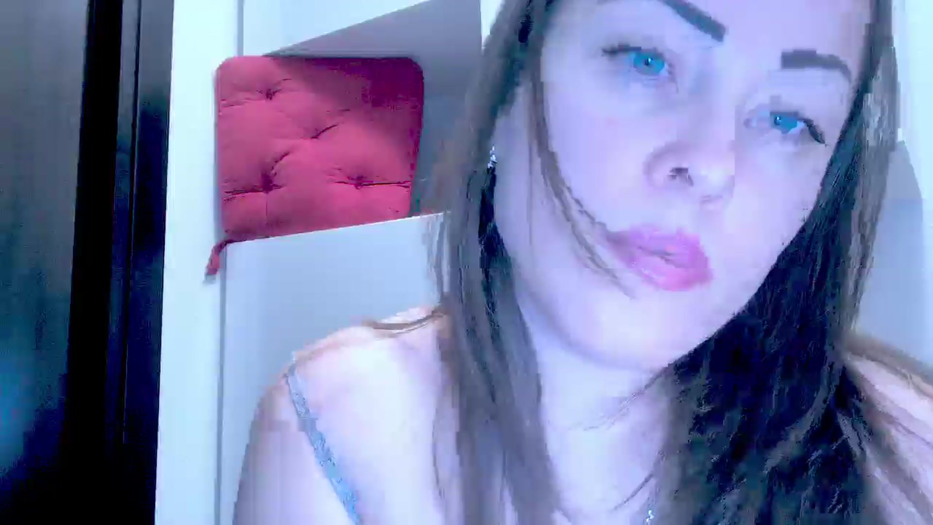 Gallery image thumbnail from Mrsfoxy's myfreecams stream on, 12/19/2025, 16:04 image 7 of 20