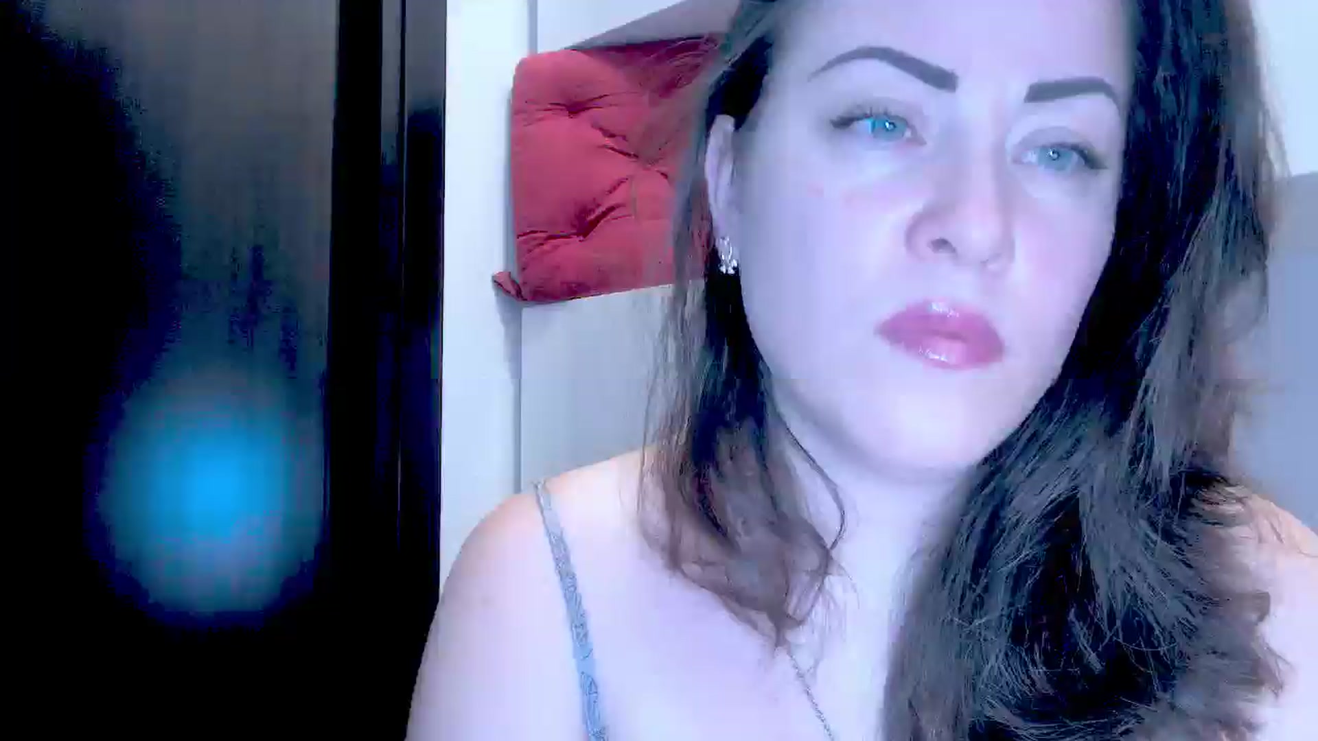 Gallery image thumbnail from Mrsfoxy's myfreecams stream on, 12/22/2025, 14:37 image 17 of 20