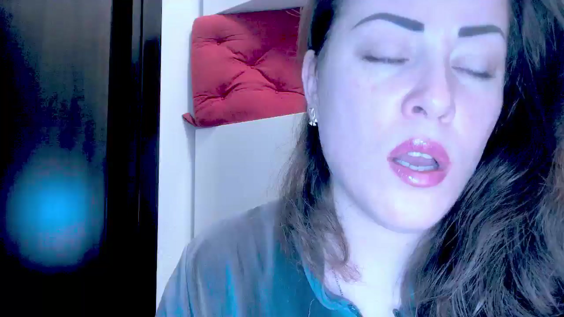 Gallery image thumbnail from Mrsfoxy's myfreecams stream on, 12/22/2025, 14:37 image 1 of 20