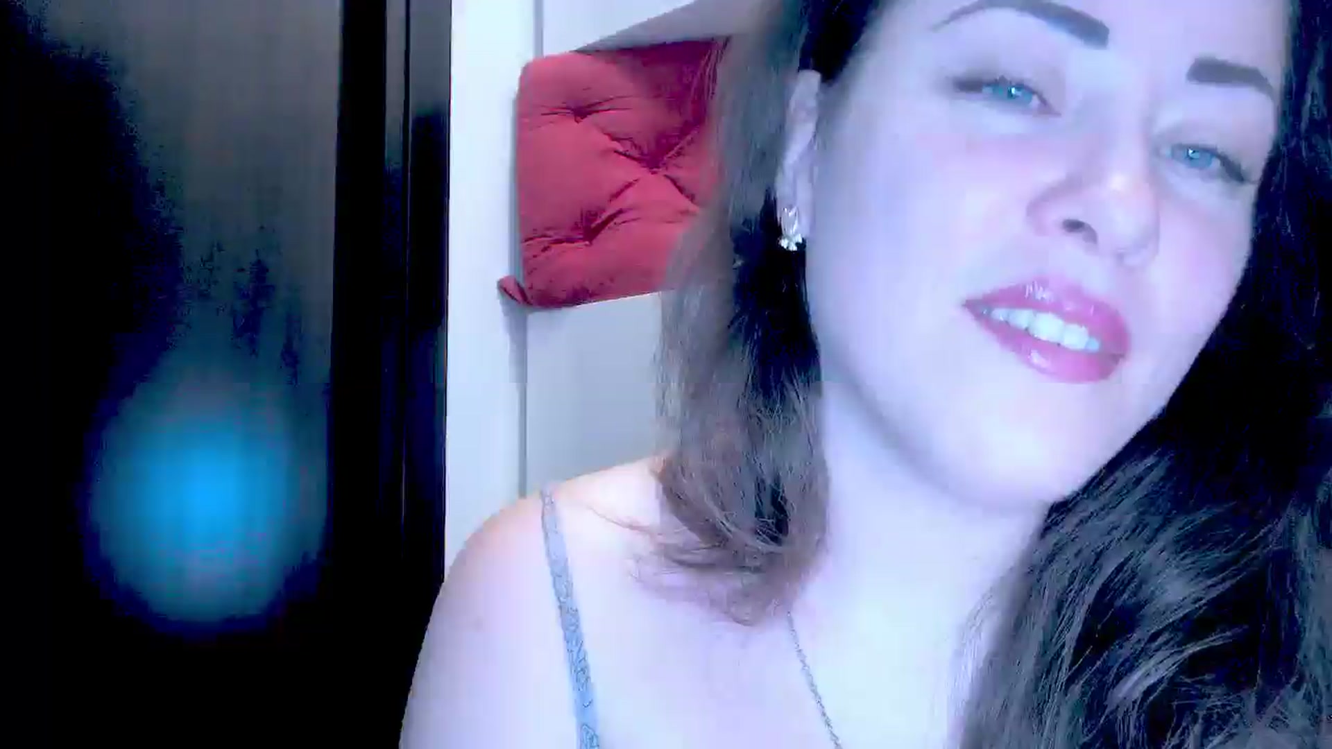 Gallery image thumbnail from Mrsfoxy's myfreecams stream on, 12/22/2025, 14:37 image 8 of 20