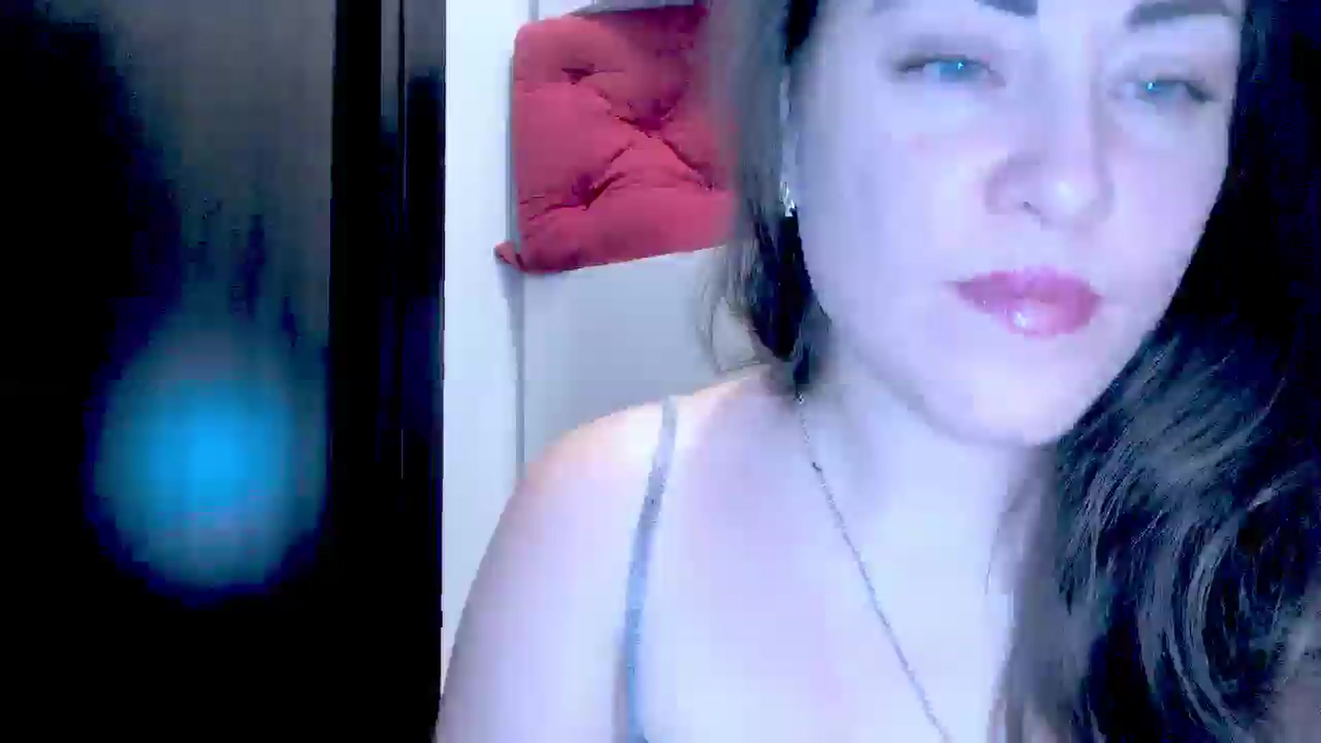 Gallery image thumbnail from Mrsfoxy's myfreecams stream on, 12/22/2025, 14:37 image 6 of 20