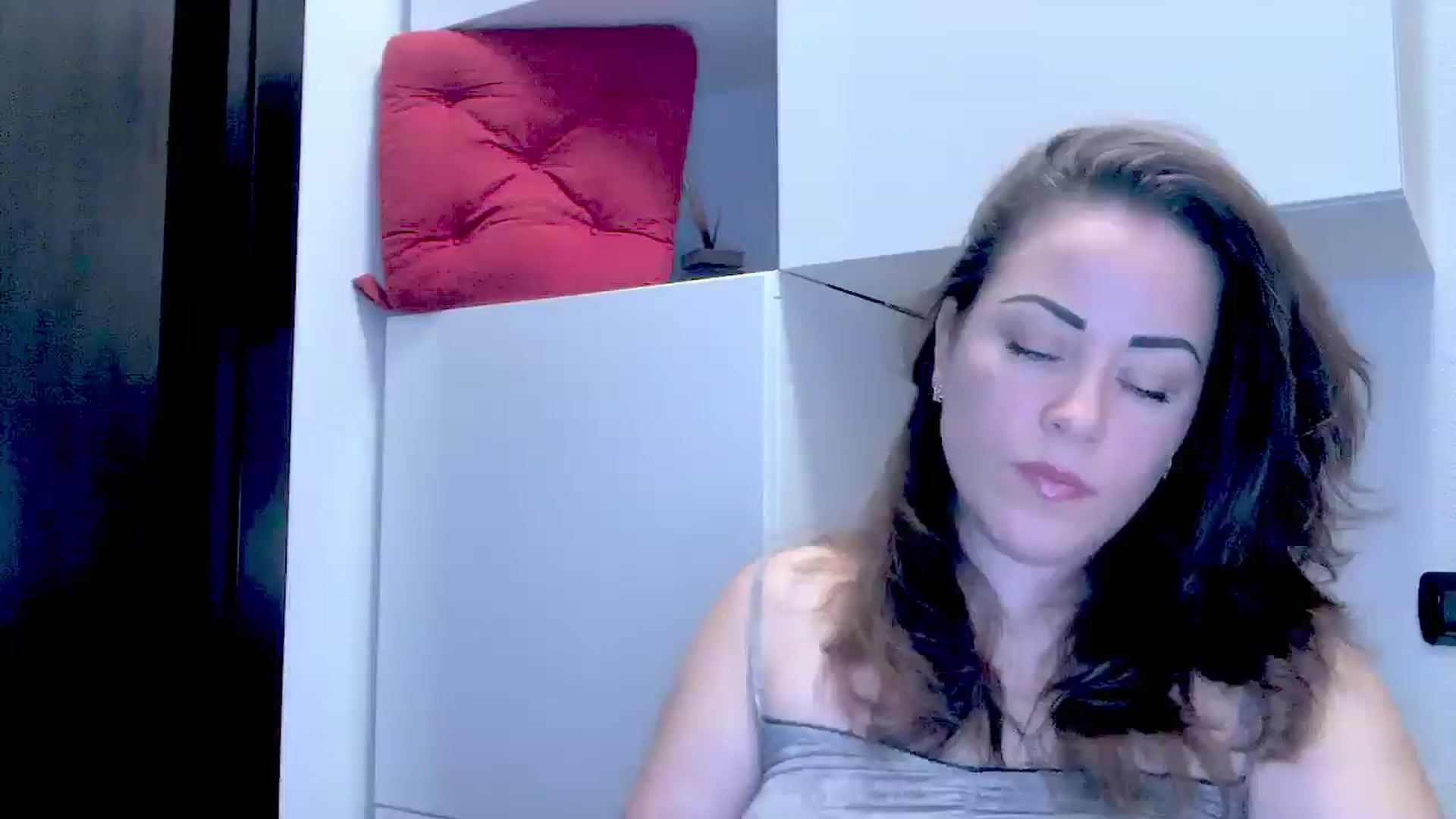 Gallery image thumbnail from Mrsfoxy's myfreecams stream on, 12/22/2025, 15:57 image 4 of 20