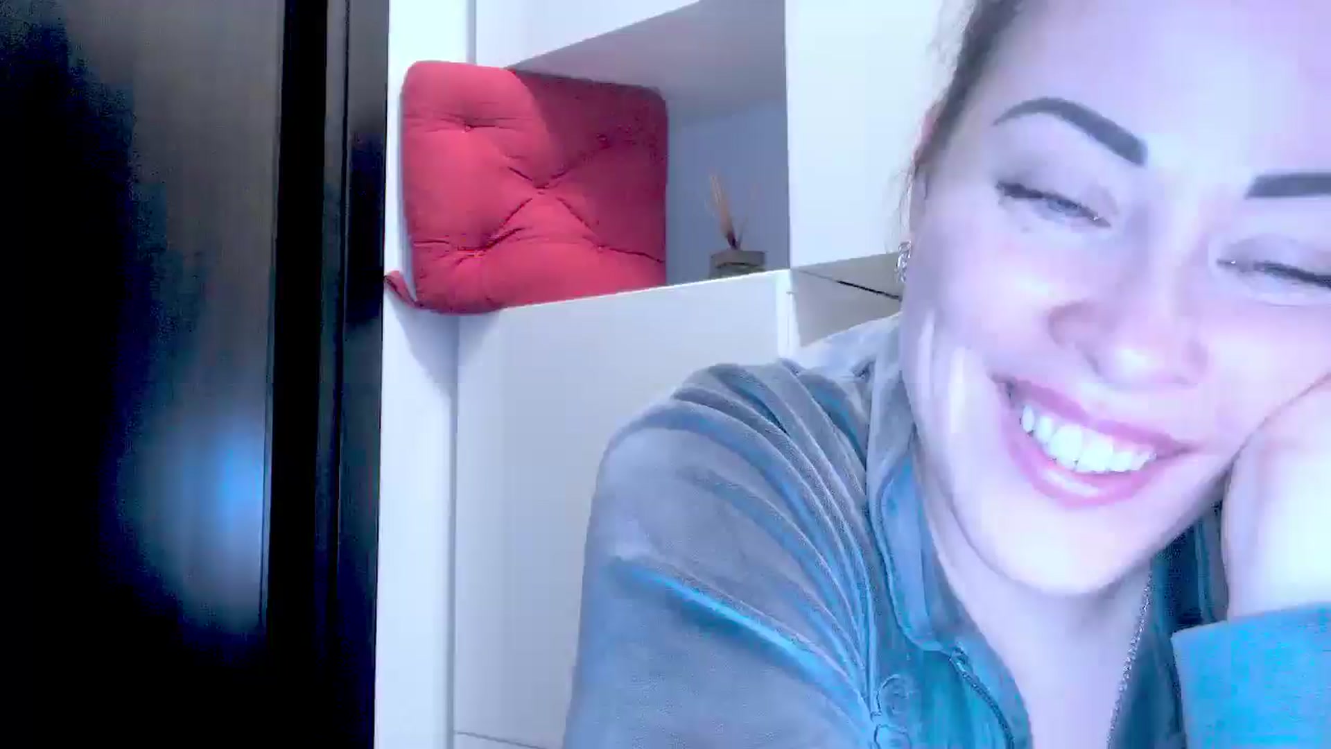 Gallery image thumbnail from Mrsfoxy's myfreecams stream on, 12/22/2025, 16:26 image 20 of 20
