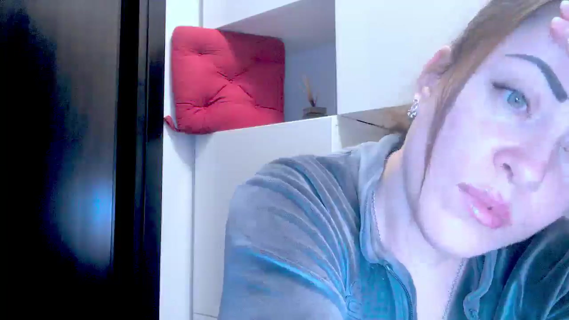 Gallery image thumbnail from Mrsfoxy's myfreecams stream on, 12/22/2025, 16:26 image 18 of 20