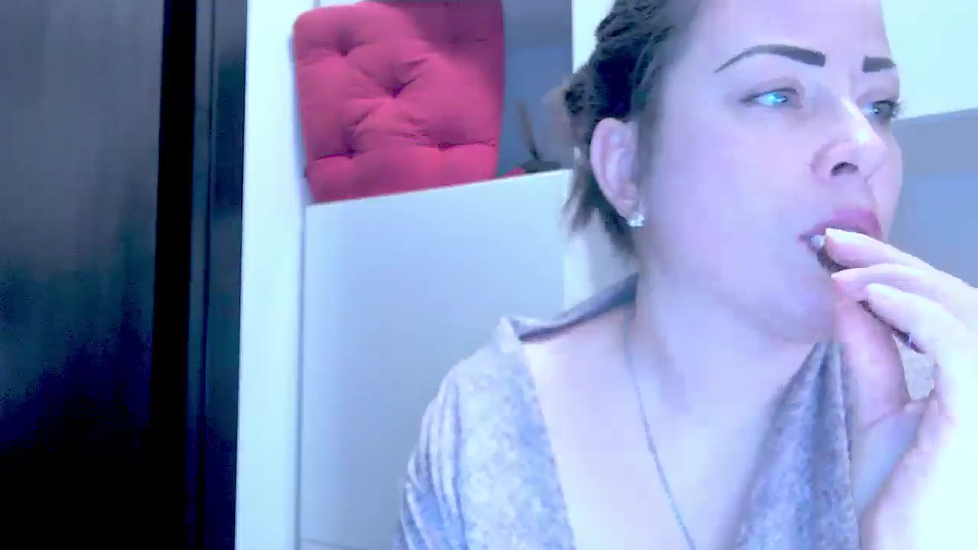 Gallery image thumbnail from Mrsfoxy's myfreecams stream on, 01/07/2026, 16:19 image 18 of 20