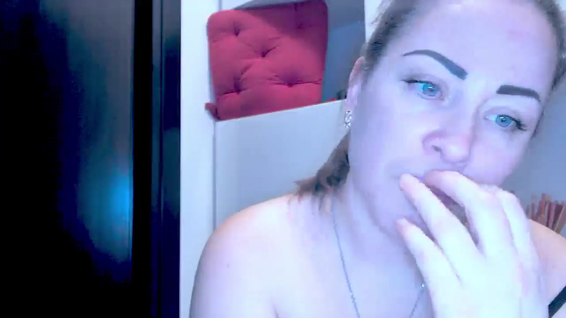Gallery image thumbnail from Mrsfoxy's myfreecams stream on, 01/12/2026, 16:35 image 18 of 20