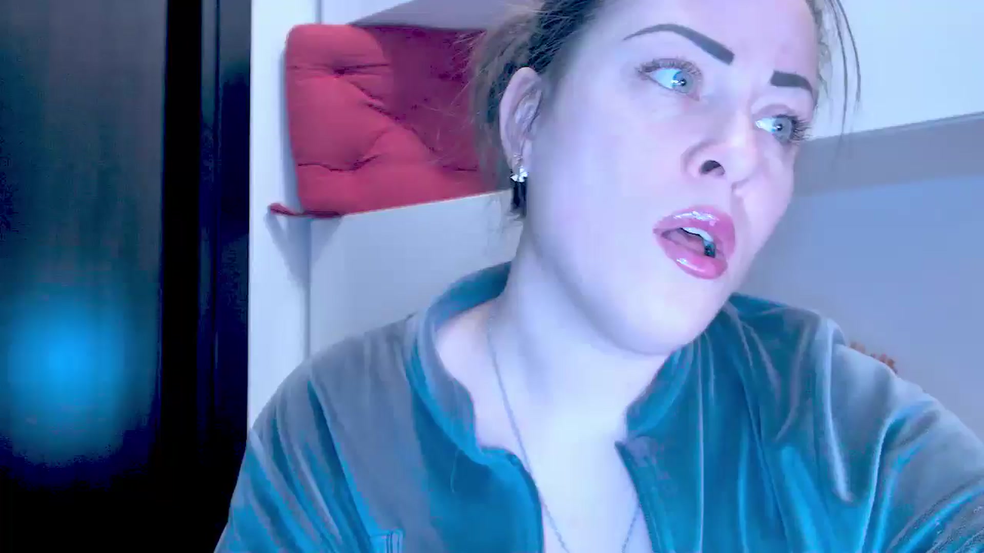 Gallery image thumbnail from Mrsfoxy's myfreecams stream on, 01/14/2026, 14:39 image 11 of 20