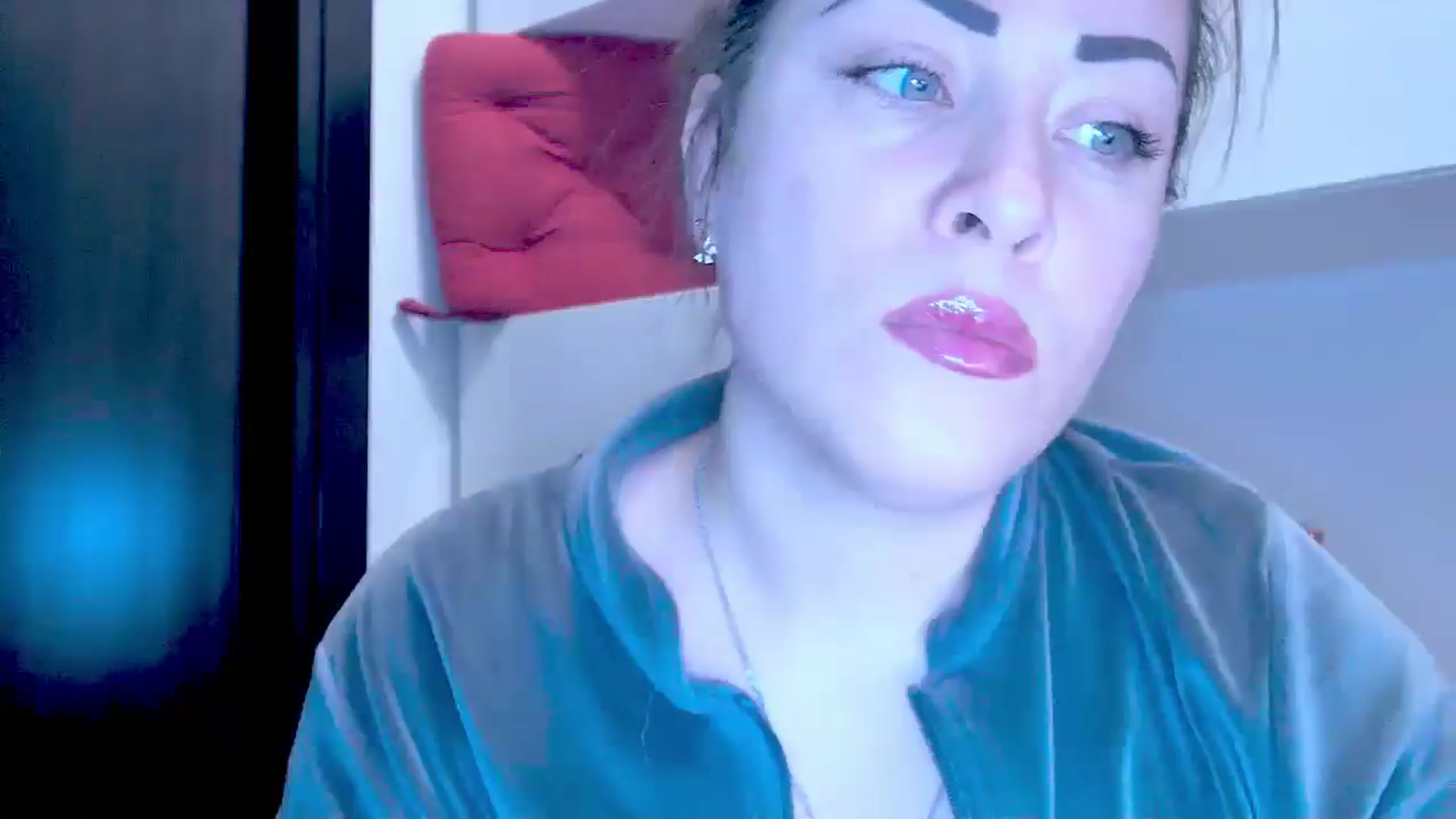 Gallery image thumbnail from Mrsfoxy's myfreecams stream on, 01/14/2026, 14:39 image 12 of 20