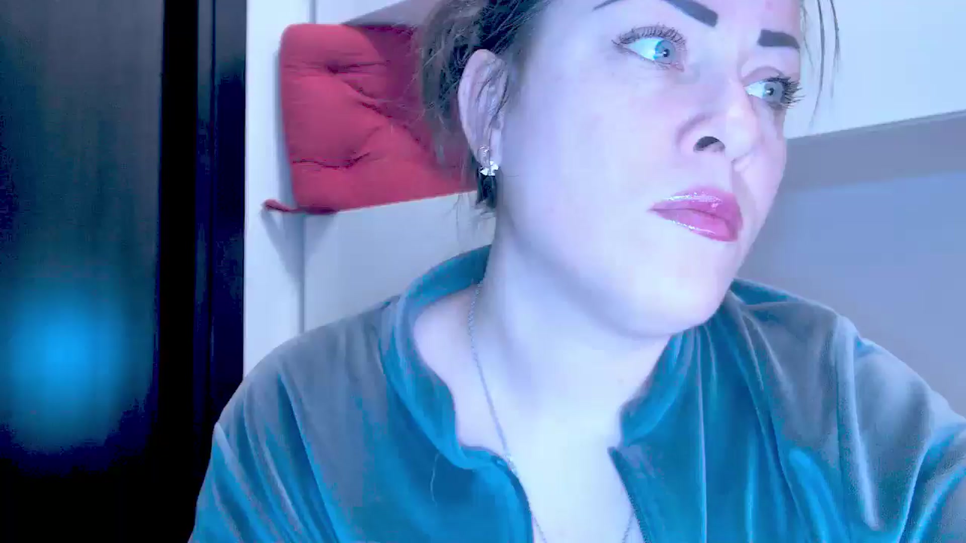 Gallery image thumbnail from Mrsfoxy's myfreecams stream on, 01/14/2026, 14:39 image 13 of 20
