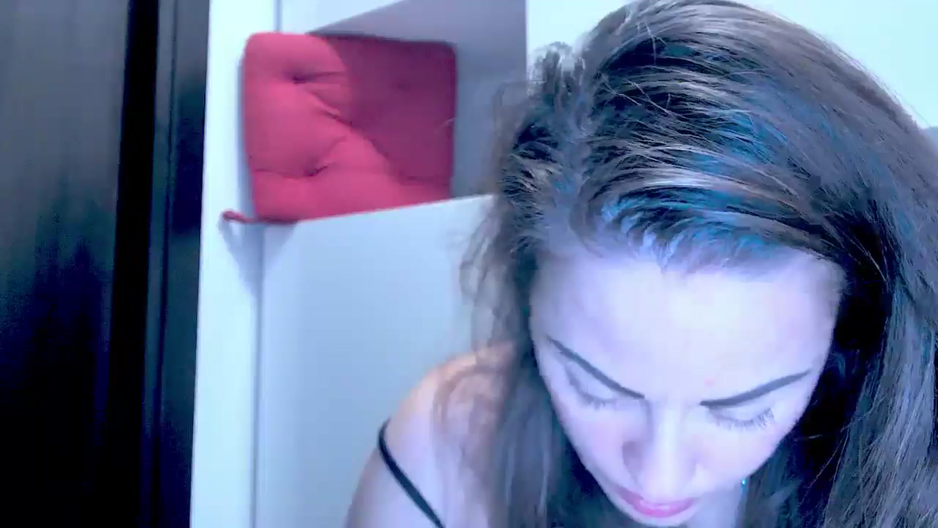 Gallery image thumbnail from Mrsfoxy's myfreecams stream on, 01/14/2026, 16:25 image 13 of 20