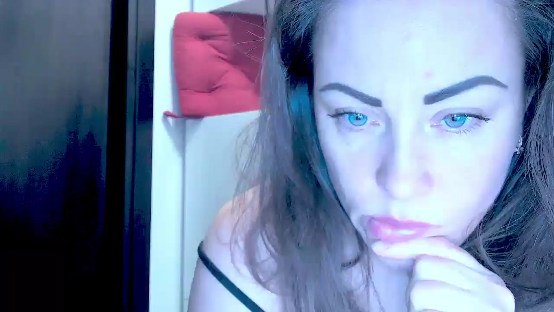 Gallery image thumbnail from Mrsfoxy's myfreecams stream on, 01/14/2026, 16:25 image 19 of 20