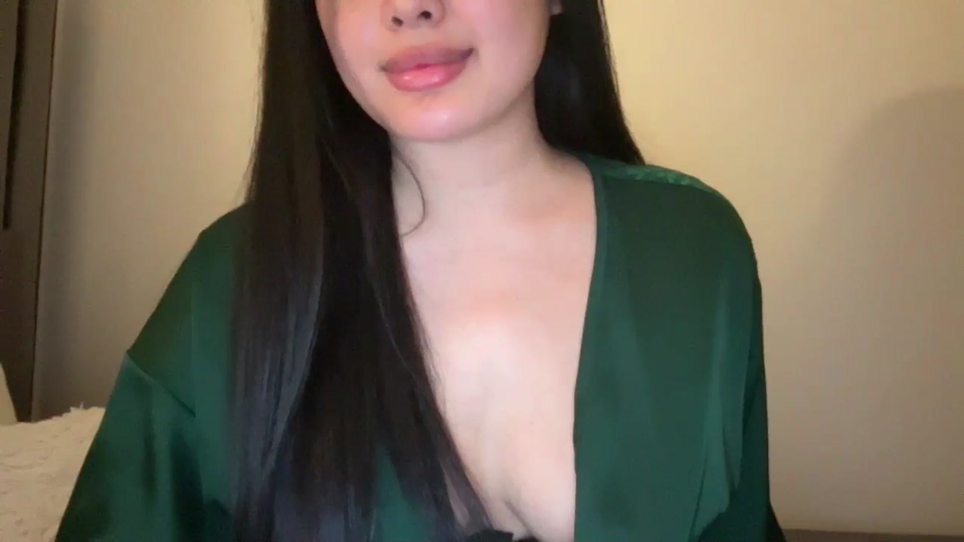 Gallery image thumbnail from MsAkira's myfreecams stream on, 10/05/2024, 06:40 image 17 of 20