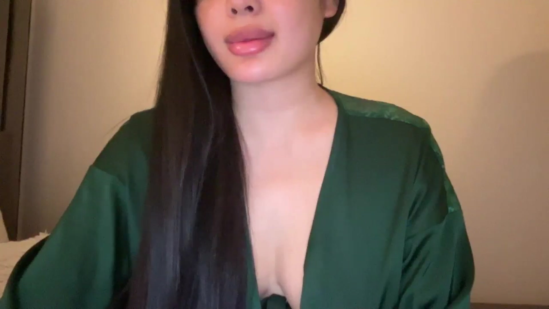 Gallery image thumbnail from MsAkira's myfreecams stream on, 10/05/2024, 06:40 image 14 of 20
