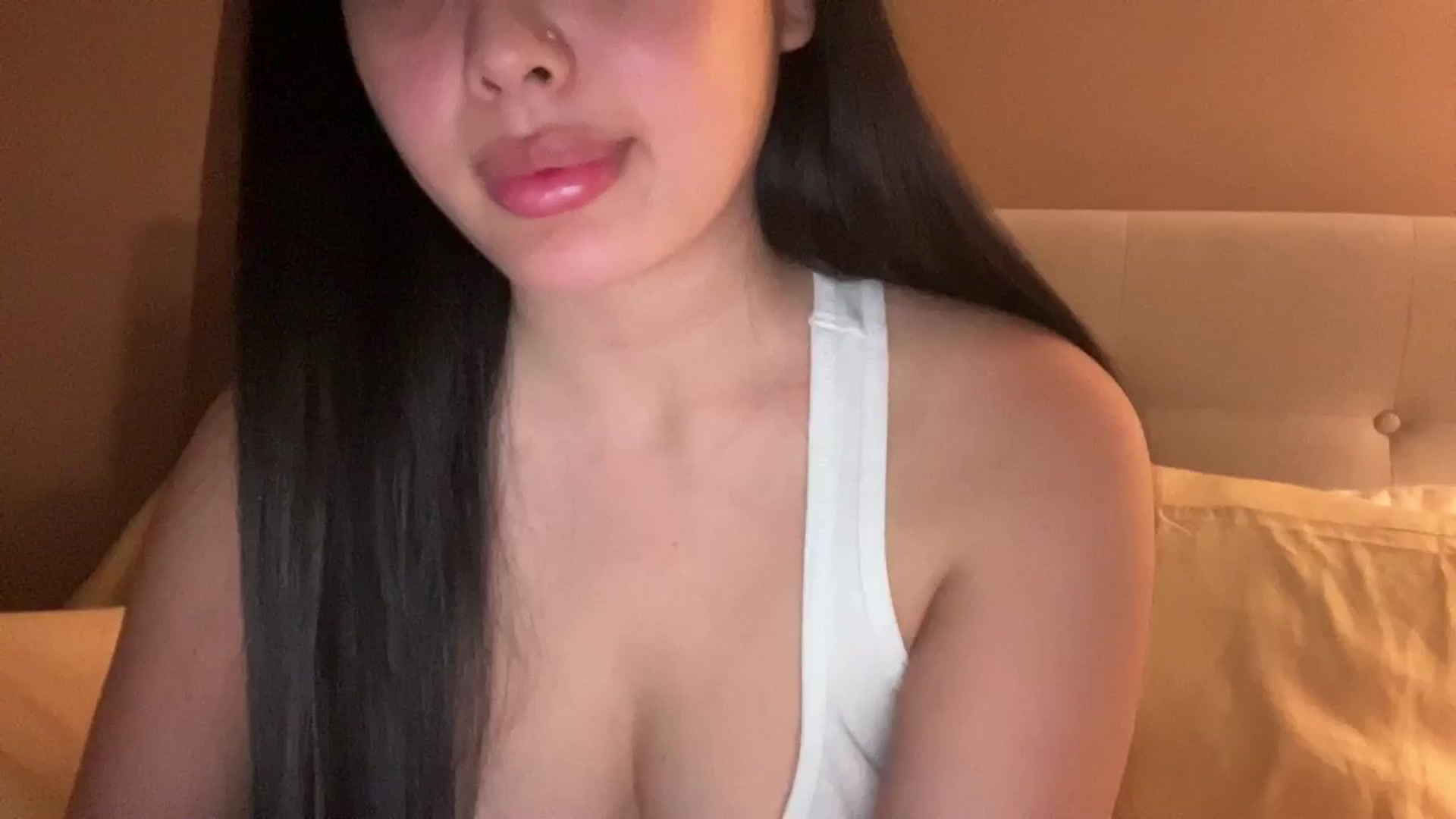 Gallery image thumbnail from MsAkira's myfreecams stream on, 10/06/2024, 24:48 image 20 of 20