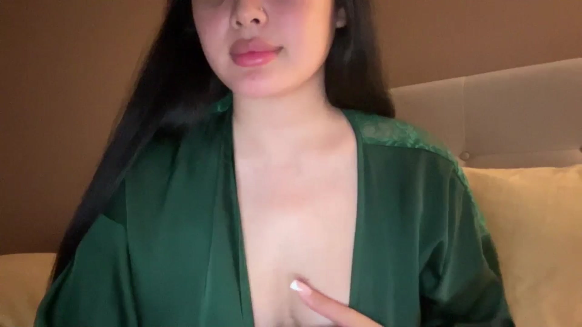Gallery image thumbnail from MsAkira's myfreecams stream on, 10/10/2024, 03:09 image 13 of 20