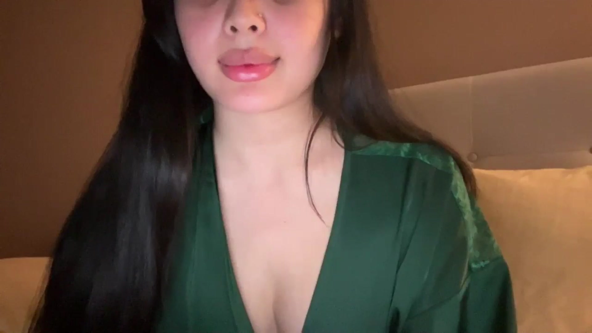 Gallery image thumbnail from MsAkira's myfreecams stream on, 10/10/2024, 03:09 image 19 of 20