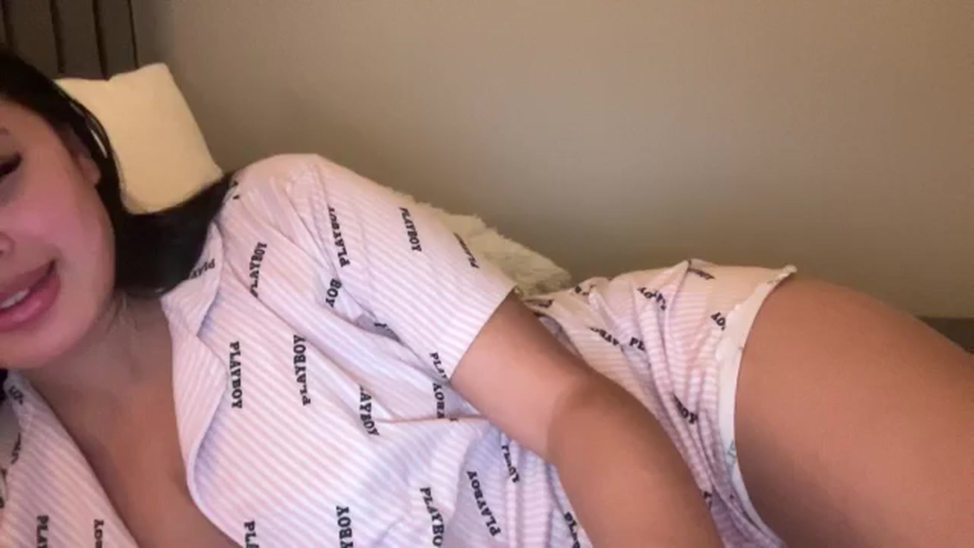 Gallery image thumbnail from MsAkira's myfreecams stream on, 11/17/2024, 02:01 image 3 of 20