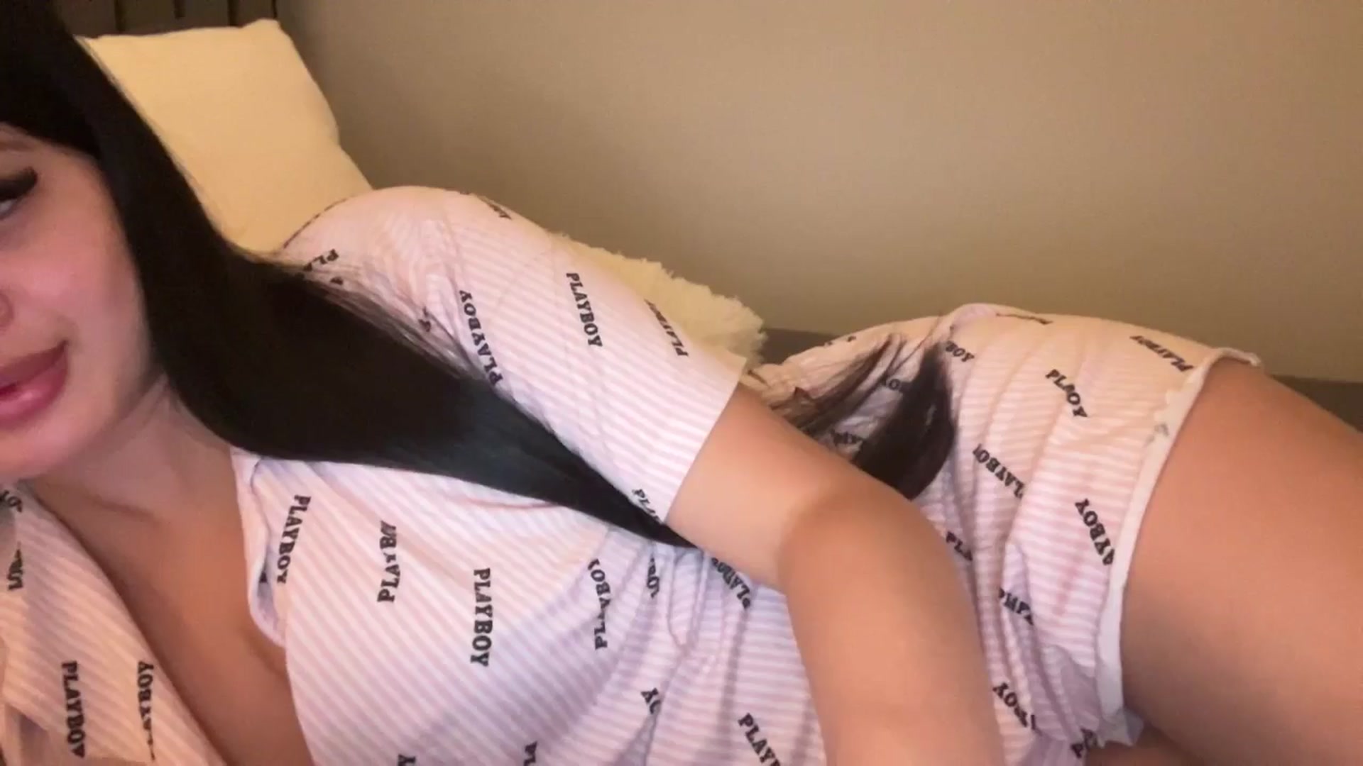 Gallery image thumbnail from MsAkira's myfreecams stream on, 12/08/2024, 06:59 image 15 of 20