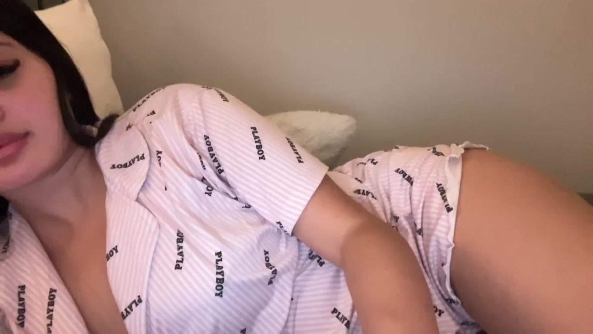 Gallery image thumbnail from MsAkira's myfreecams stream on, 12/08/2024, 18:08 image 17 of 20
