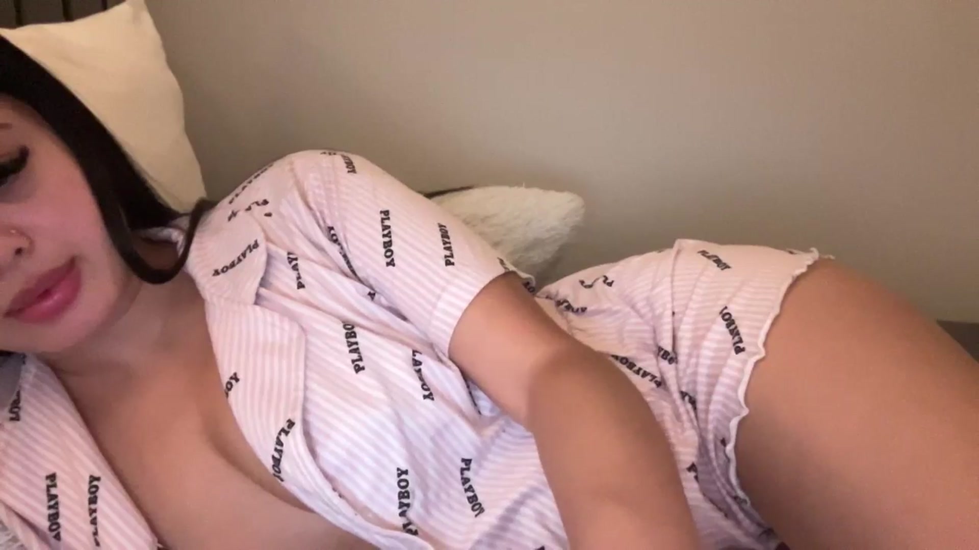 Gallery image thumbnail from MsAkira's myfreecams stream on, 12/08/2024, 18:08 image 13 of 20