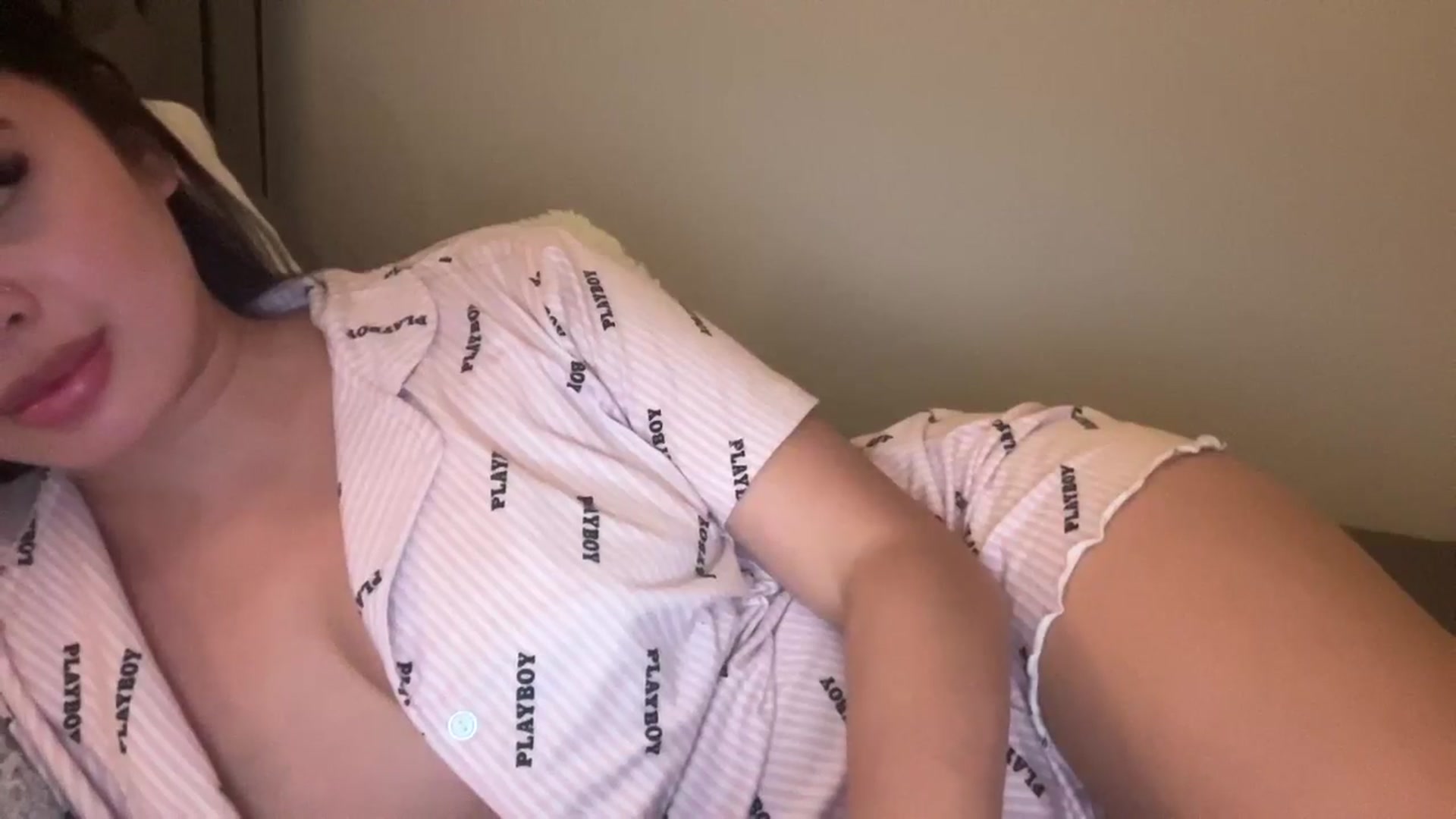 Gallery image thumbnail from MsAkira's myfreecams stream on, 12/18/2024, 04:54 image 17 of 20