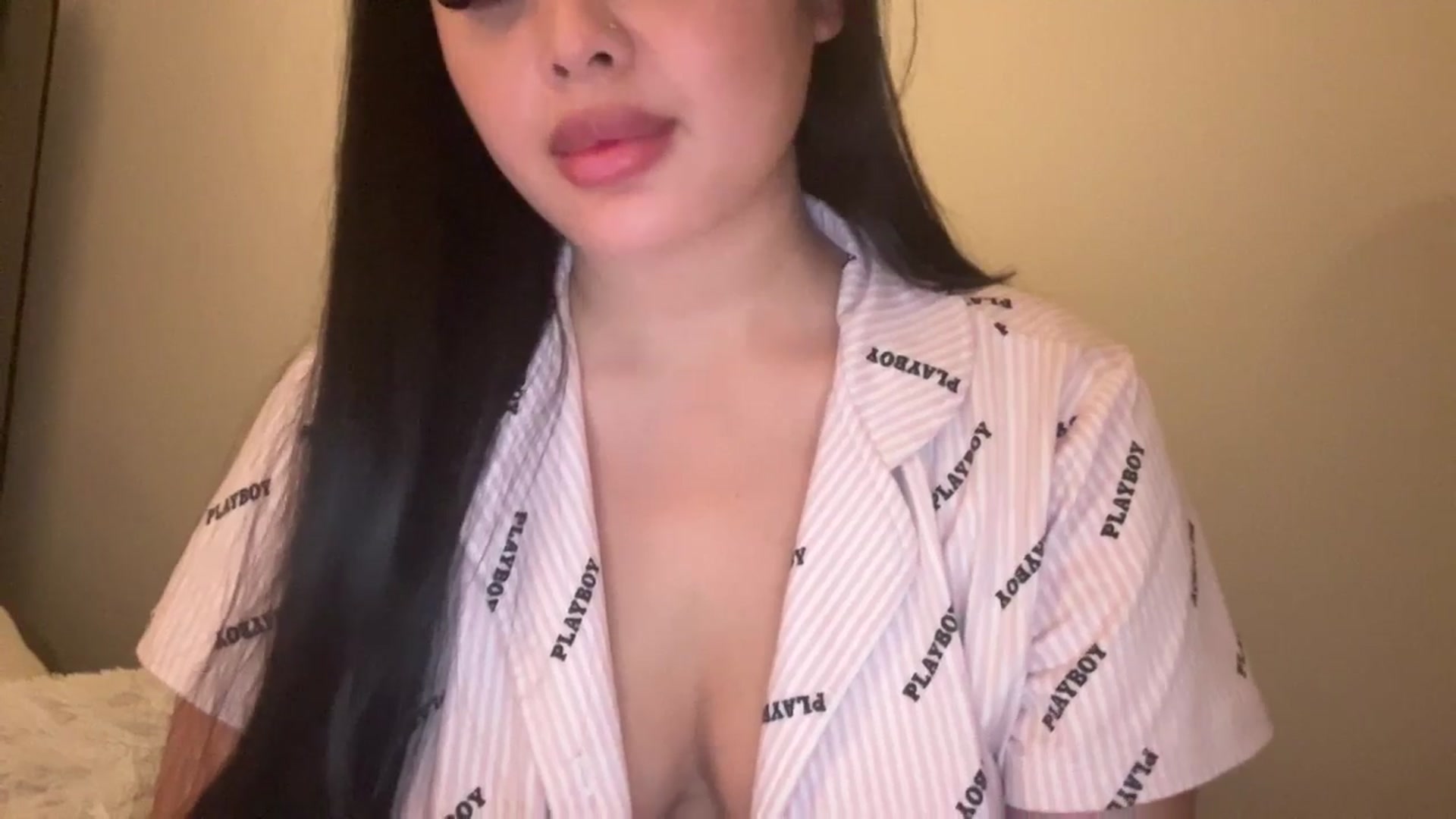 Gallery image thumbnail from MsAkira's myfreecams stream on, 12/18/2024, 04:54 image 9 of 20