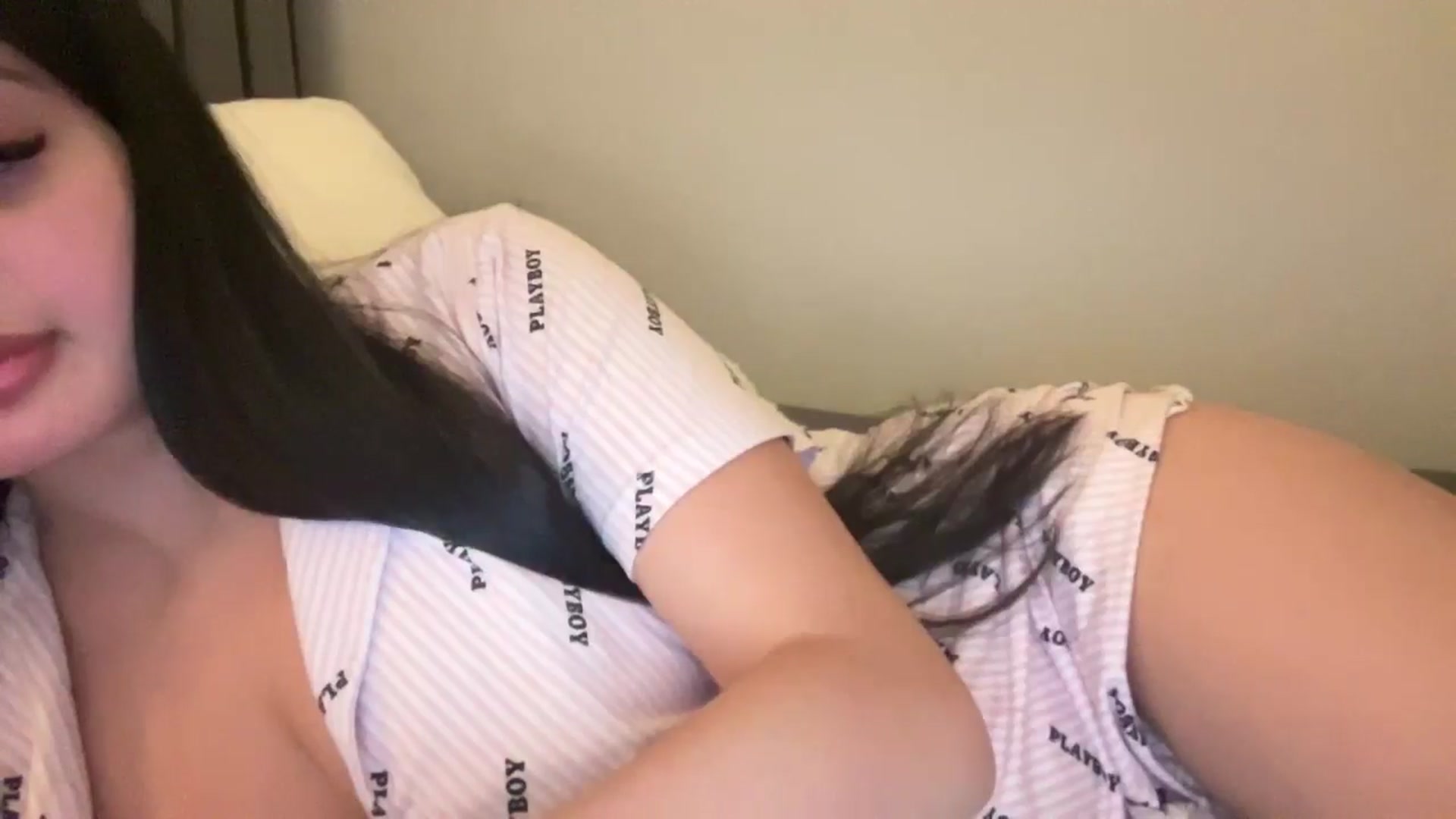 Gallery image thumbnail from MsAkira's myfreecams stream on, 12/19/2024, 04:20 image 18 of 20