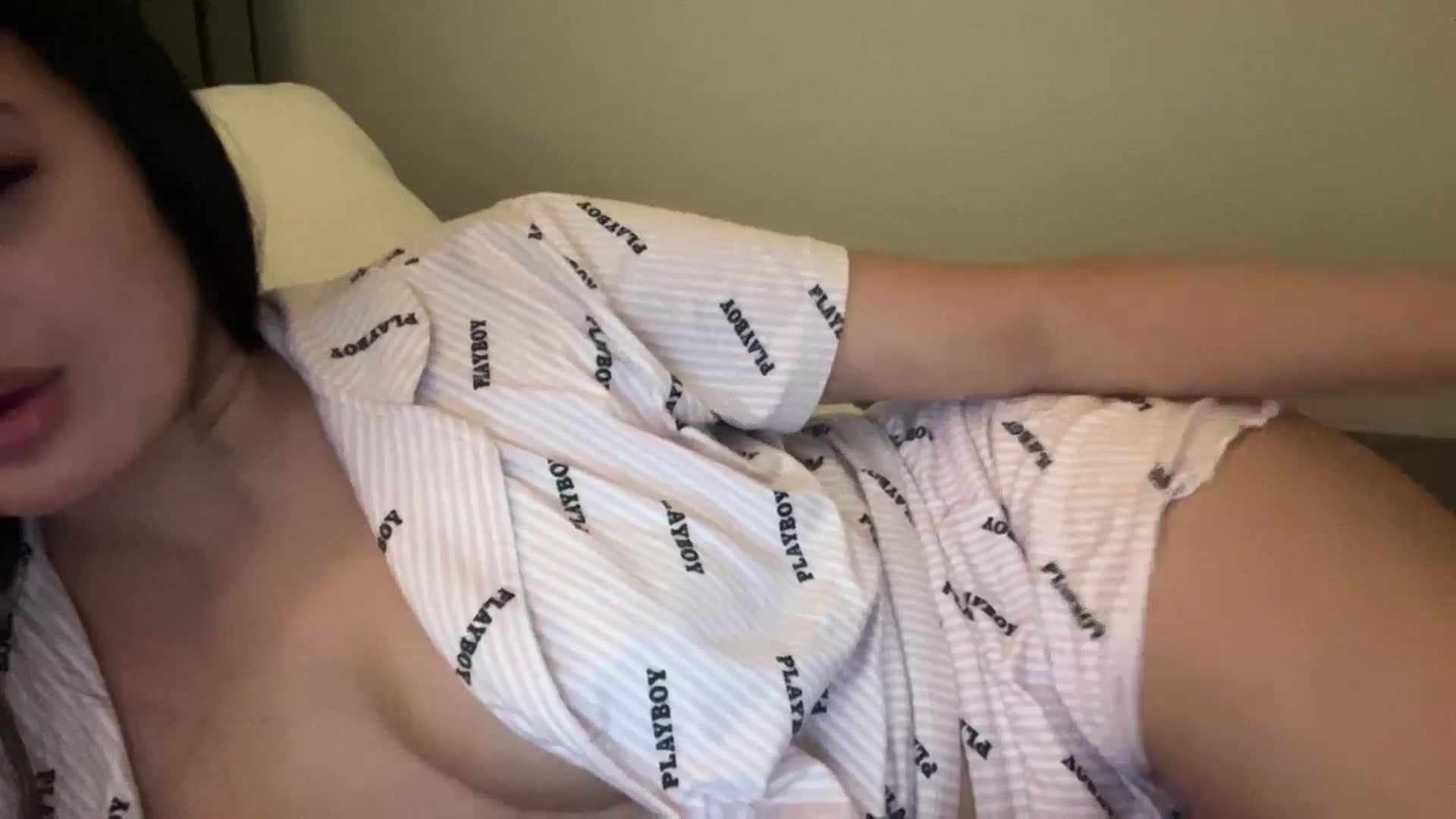 Gallery image thumbnail from MsAkira's myfreecams stream on, 12/19/2024, 04:20 image 14 of 20