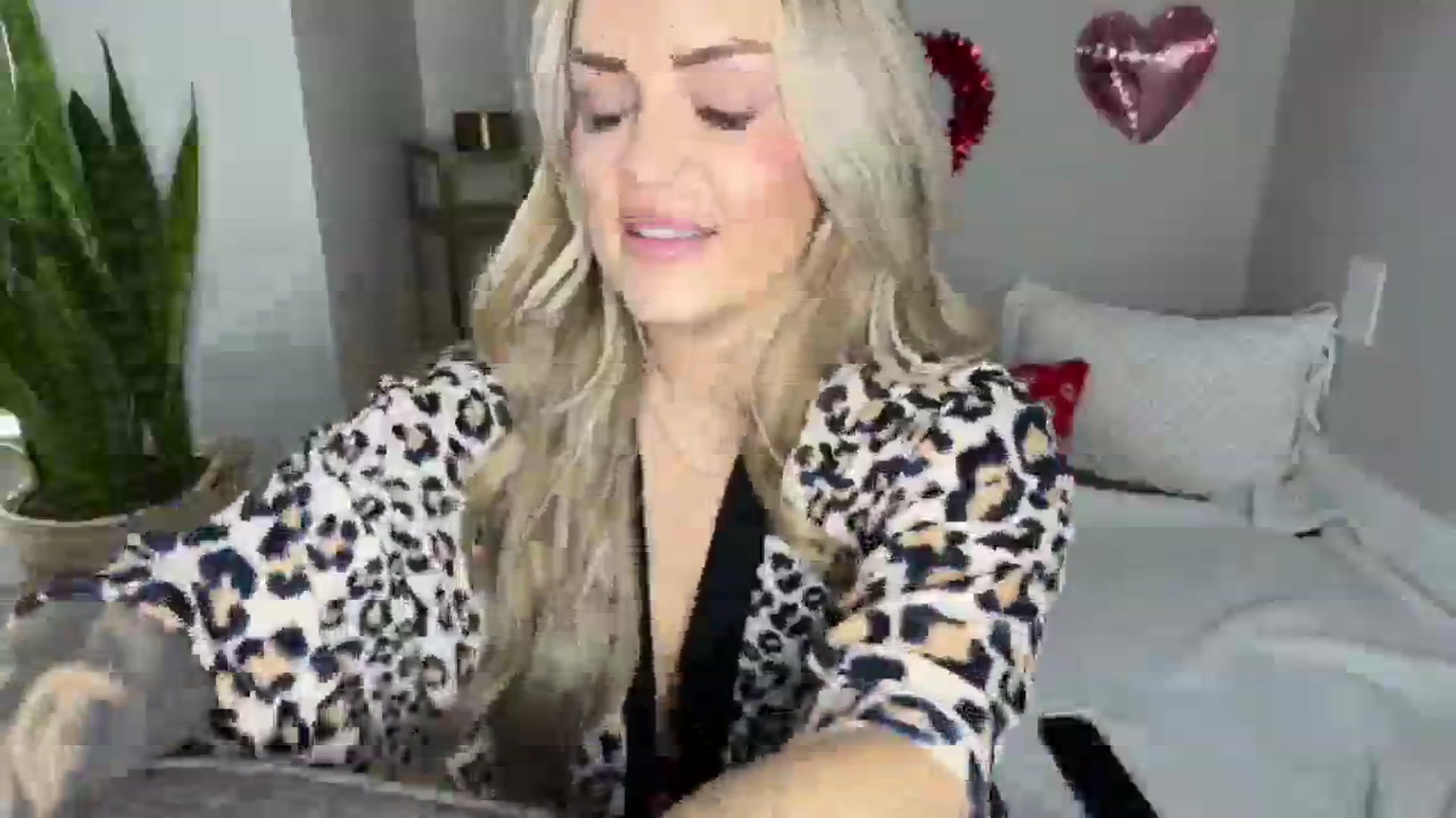 Gallery image thumbnail from MsCheeks's myfreecams stream on, 01/12/2024, 24:00 image 13 of 20