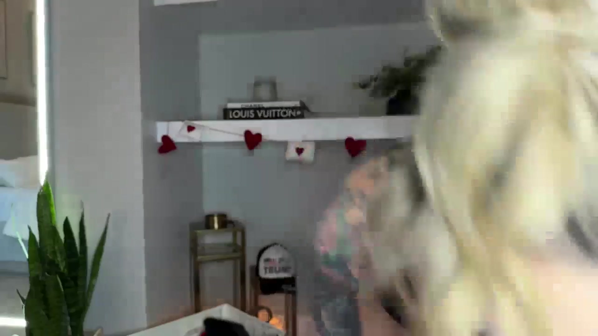 Gallery image thumbnail from MsCheeks's myfreecams stream on, 01/21/2024, 24:01 image 16 of 20