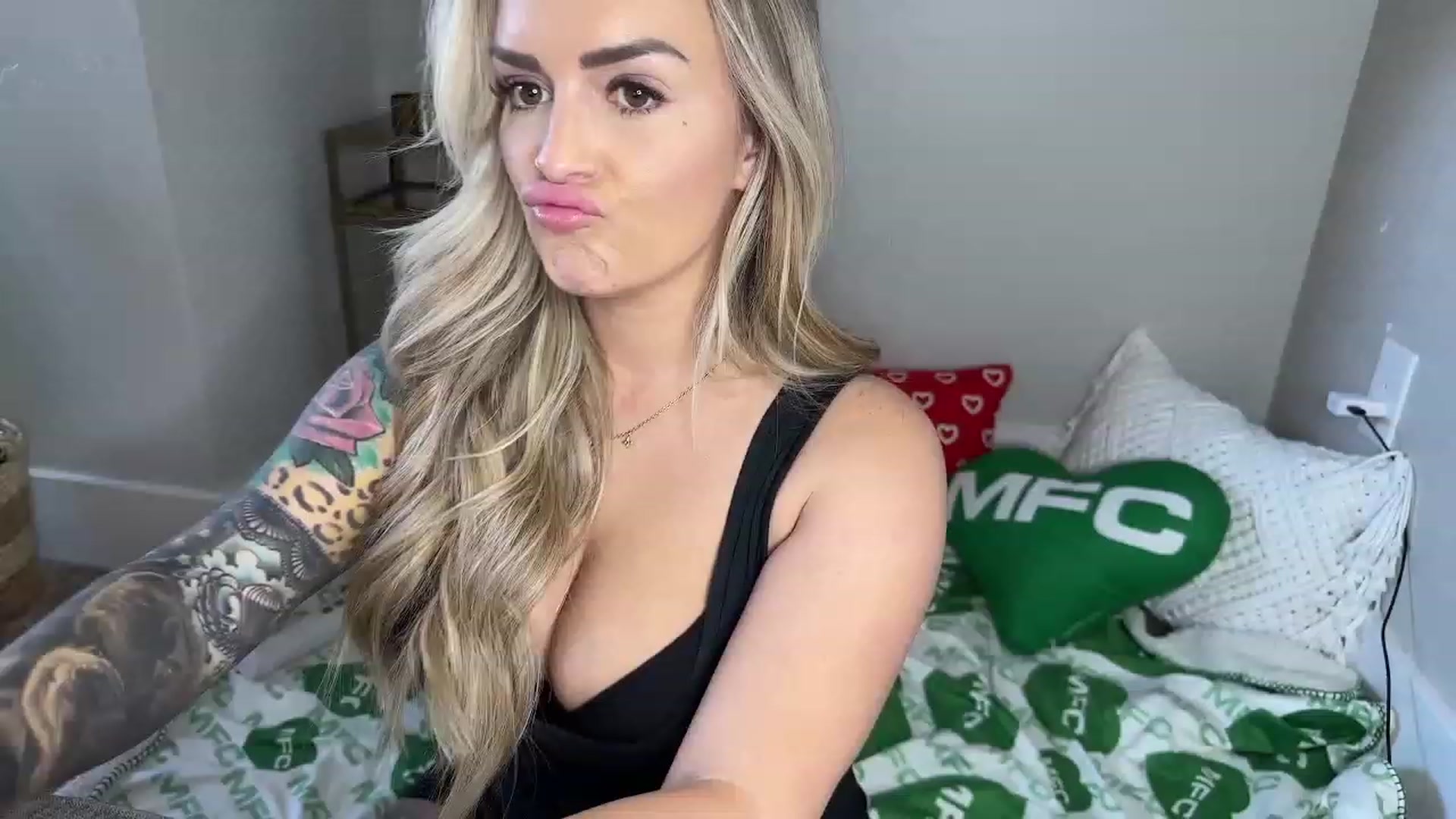 Gallery image thumbnail from MsCheeks's myfreecams stream on, 02/10/2024, 01:03 image 9 of 20
