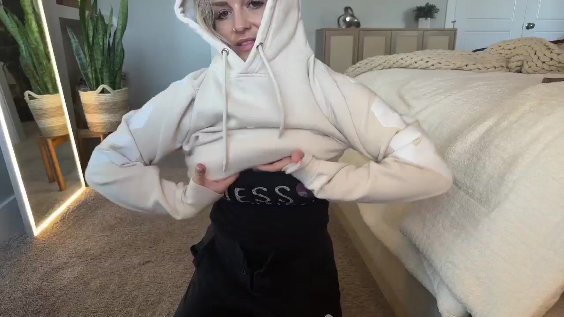 Gallery image thumbnail from MsCheeks's myfreecams stream on, 04/29/2024, 02:11 image 9 of 20