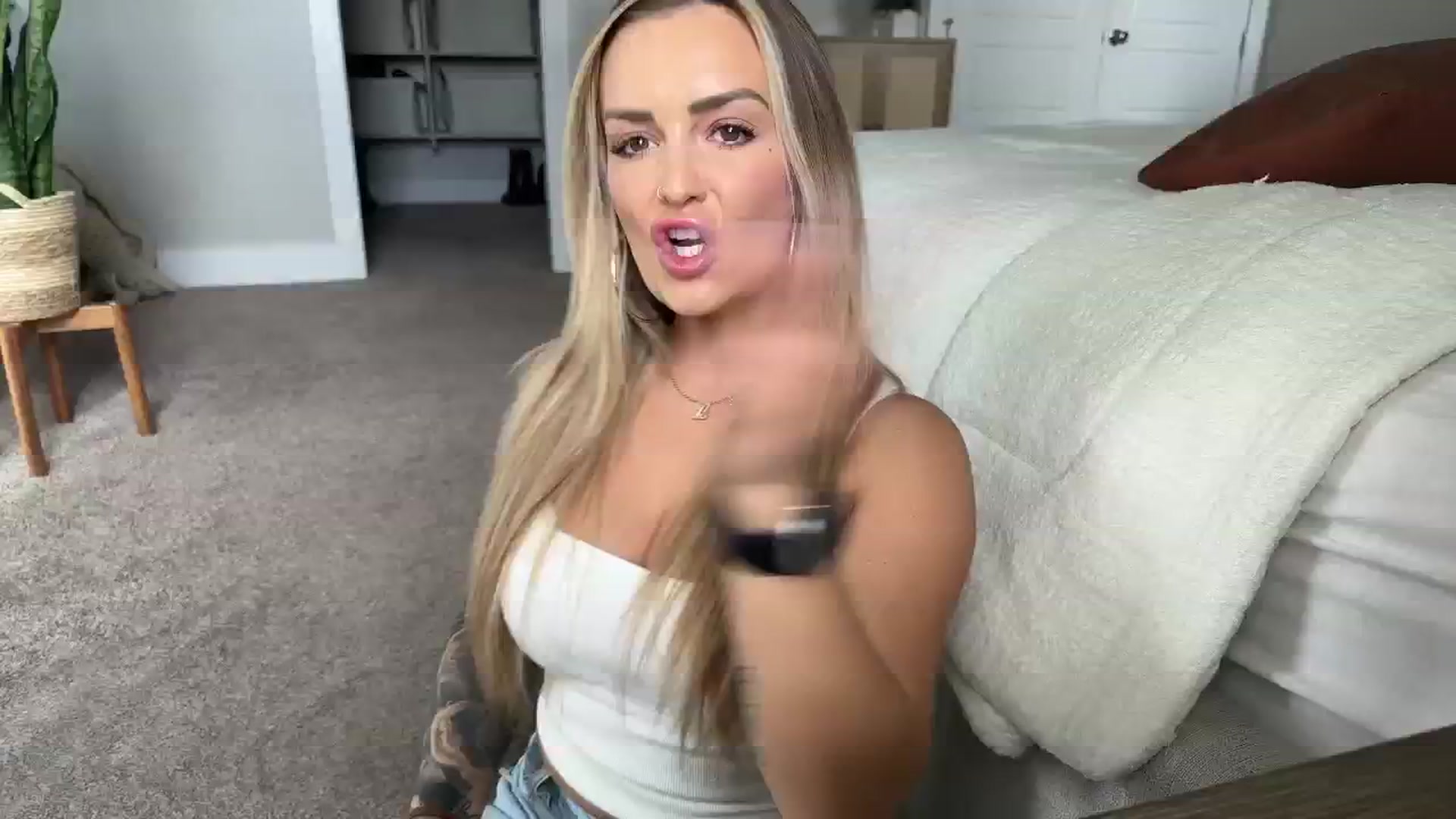 Gallery image thumbnail from MsCheeks's myfreecams stream on, 05/07/2024, 24:03 image 3 of 20