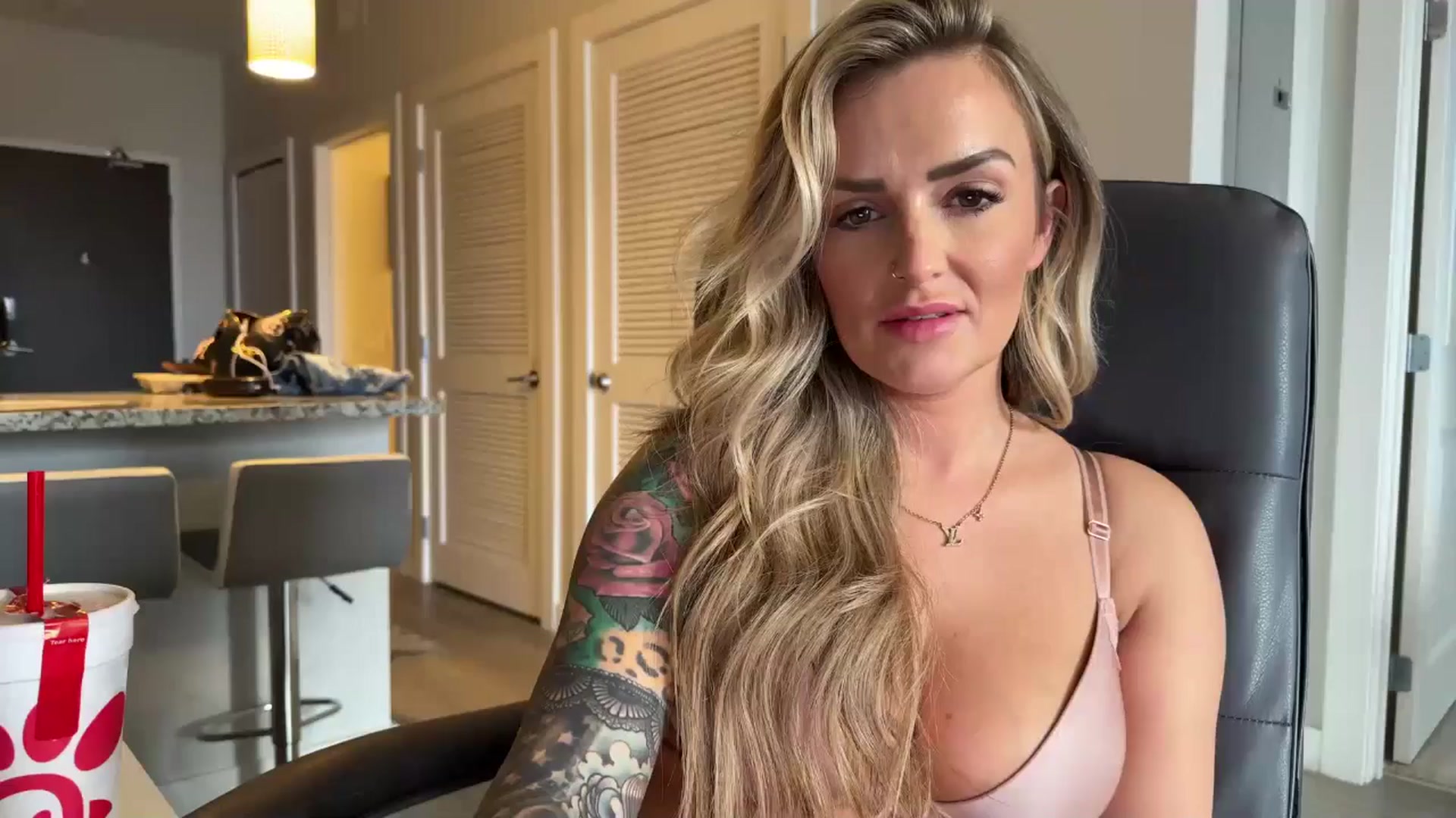 Gallery image thumbnail from MsCheeks's myfreecams stream on, 05/15/2024, 23:48 image 16 of 20