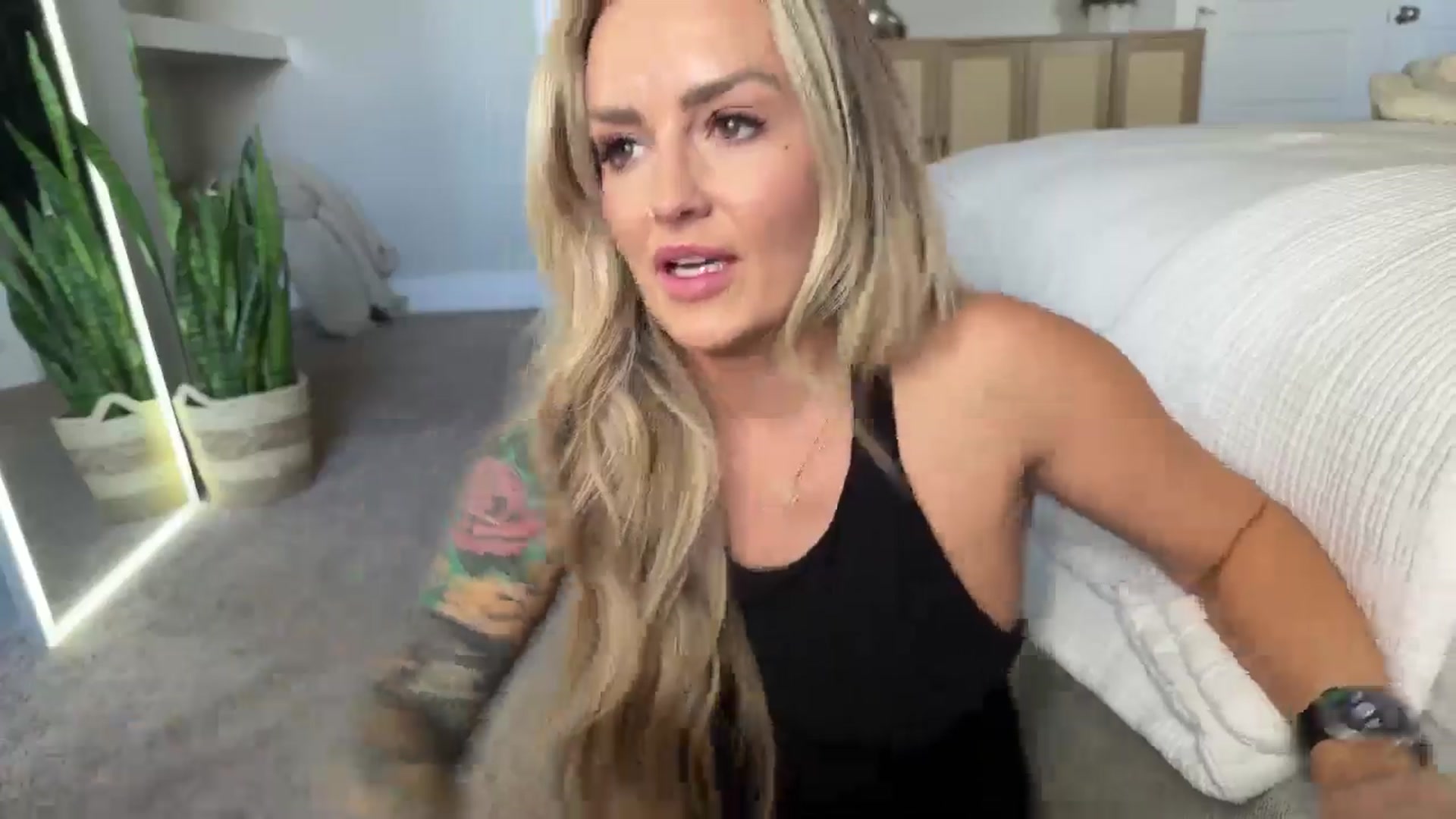 Gallery image thumbnail from MsCheeks's myfreecams stream on, 05/21/2024, 01:32 image 2 of 20