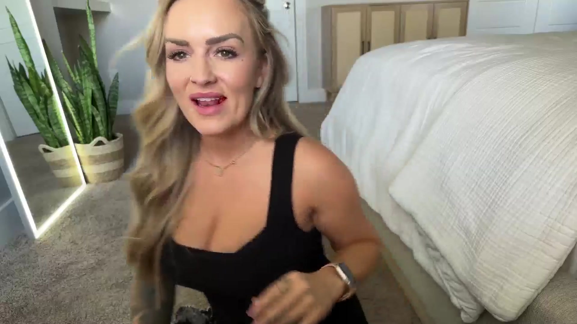 Gallery image thumbnail from MsCheeks's myfreecams stream on, 05/28/2024, 23:15 image 7 of 20