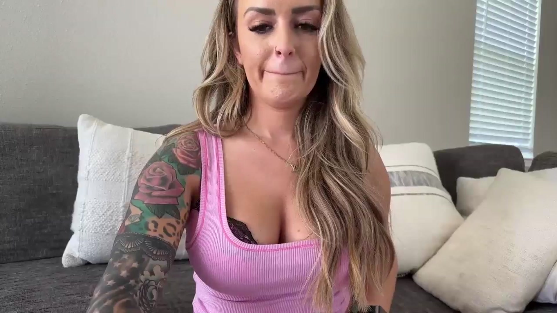 Gallery image thumbnail from MsCheeks's myfreecams stream on, 06/26/2024, 21:01 image 11 of 20