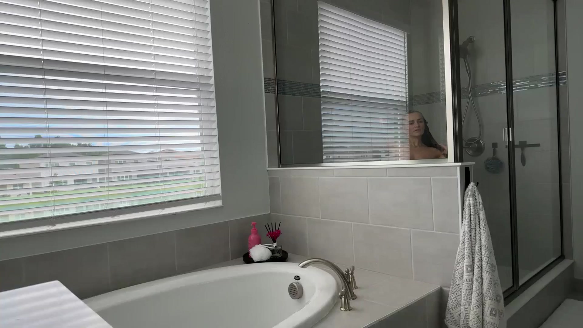Gallery image thumbnail from MsCheeks's myfreecams stream on, 07/06/2024, 21:23 image 9 of 20
