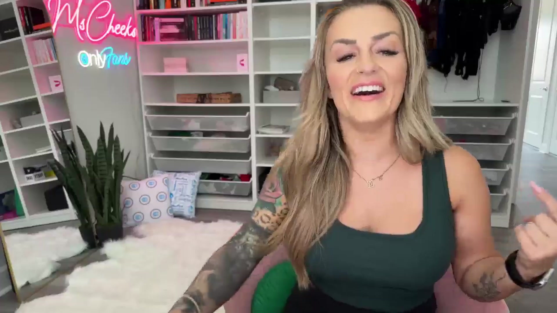 Gallery image thumbnail from MsCheeks's myfreecams stream on, 07/18/2024, 18:39 image 4 of 20
