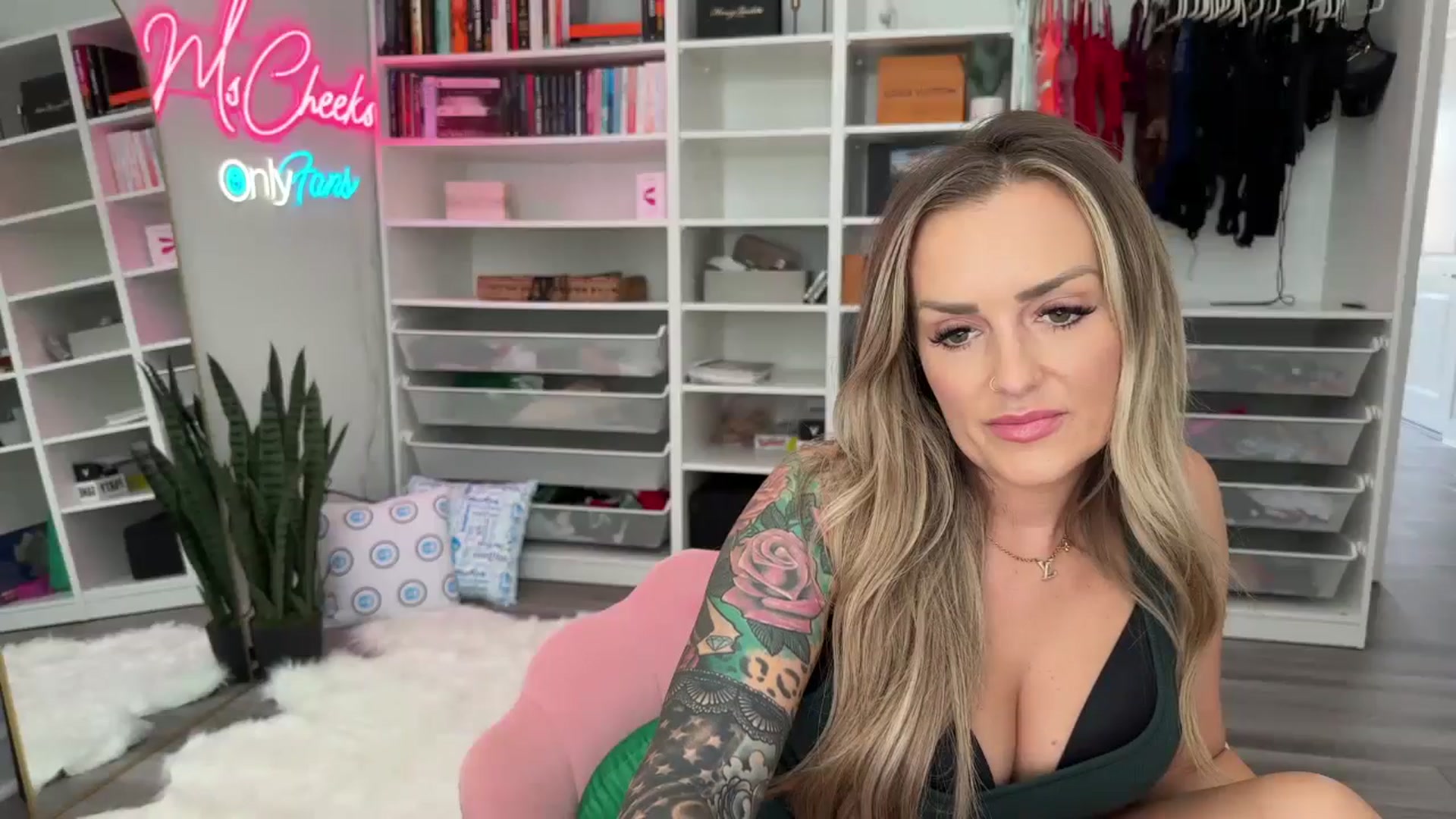 Gallery image thumbnail from MsCheeks's myfreecams stream on, 07/18/2024, 20:02 image 3 of 20