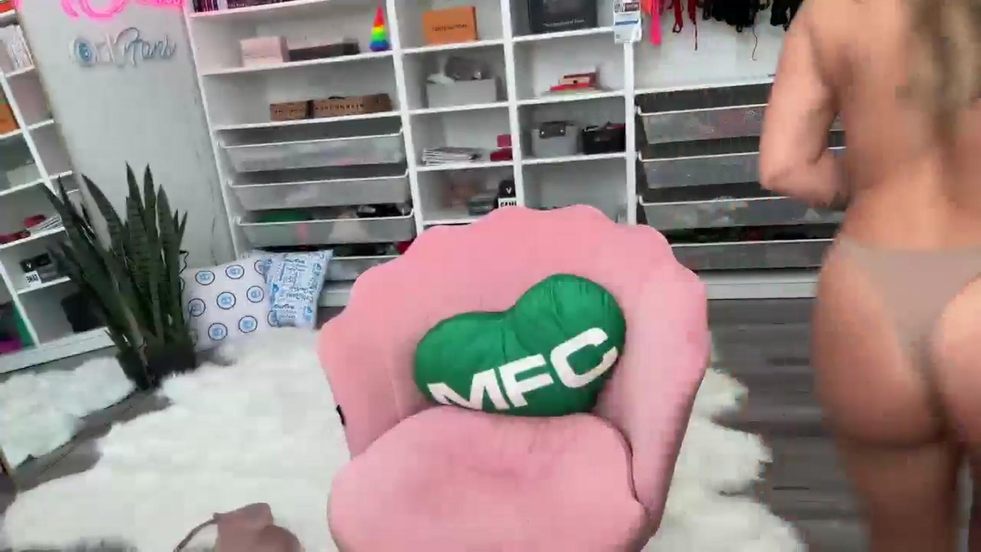 Gallery image thumbnail from MsCheeks's myfreecams stream on, 07/20/2024, 20:13 image 15 of 20