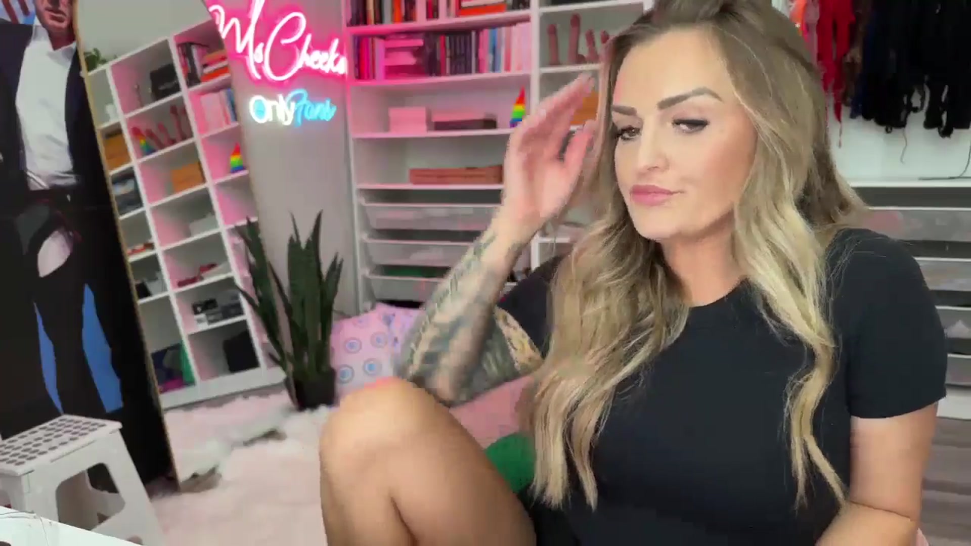 Gallery image thumbnail from MsCheeks's myfreecams stream on, 07/25/2024, 22:48 image 11 of 20