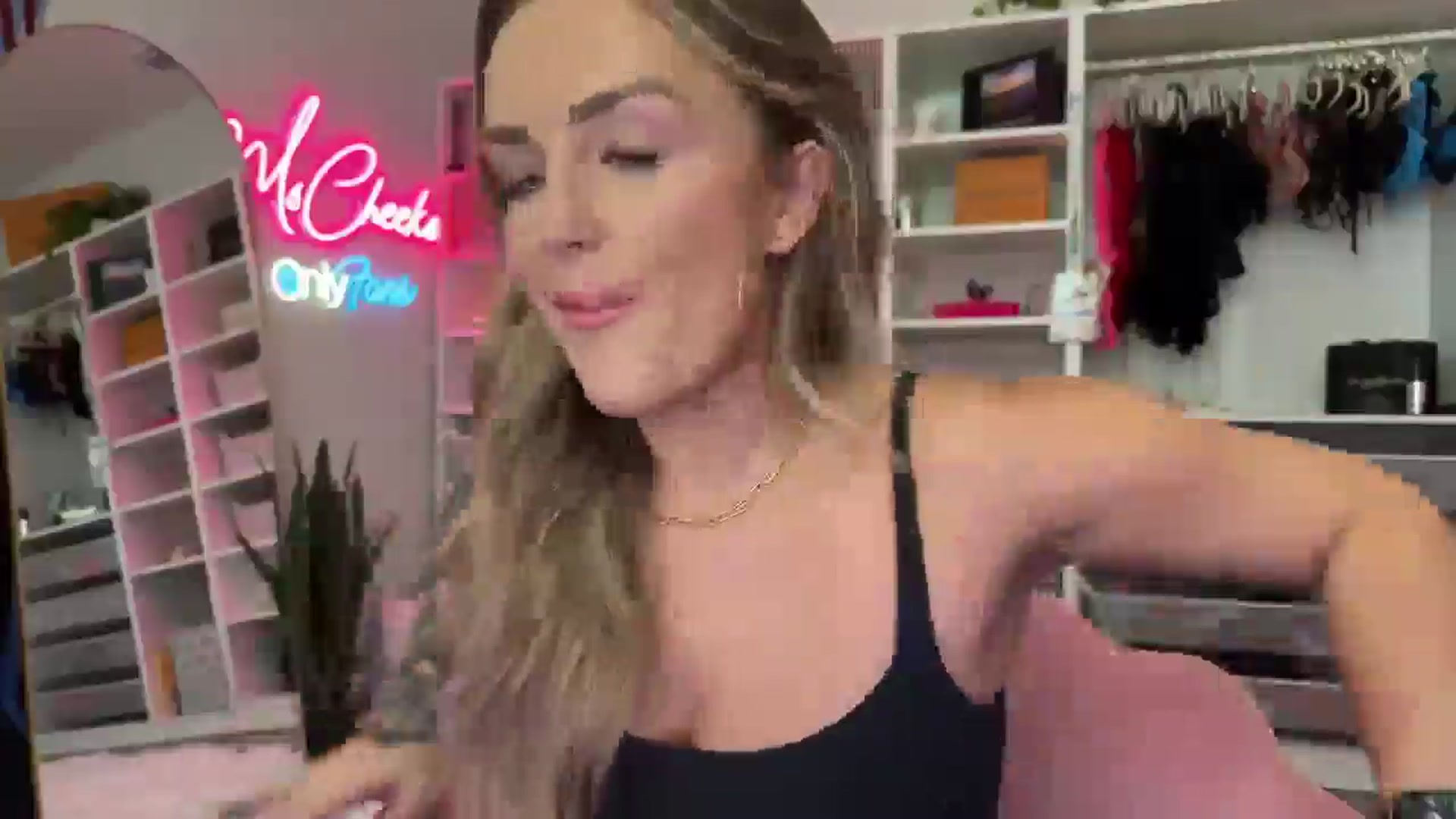 Gallery image thumbnail from MsCheeks's myfreecams stream on, 09/01/2024, 22:19 image 5 of 20